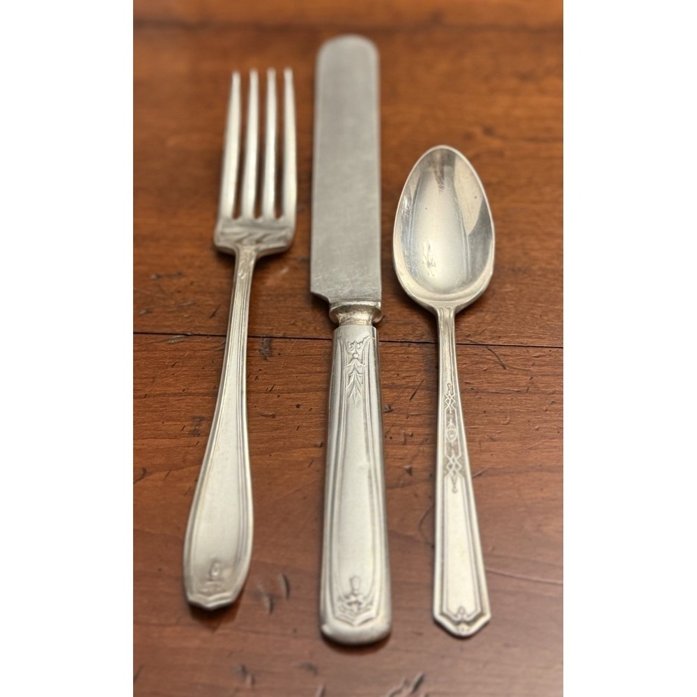Vintage Tudor Plate Oneida Mary Stuart 18-Pc Silverplate Flatware Service for 6